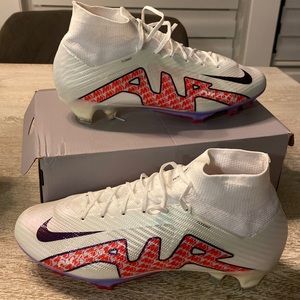 Nike mercurial zoom superfly elite vaporposite soccer cleats.